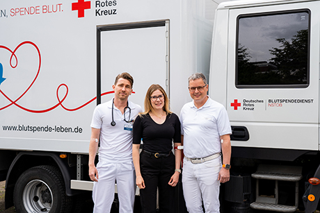 Auch in diesem Sommer knapp: Mitarbeiter der Elbe Kliniken spenden Blut